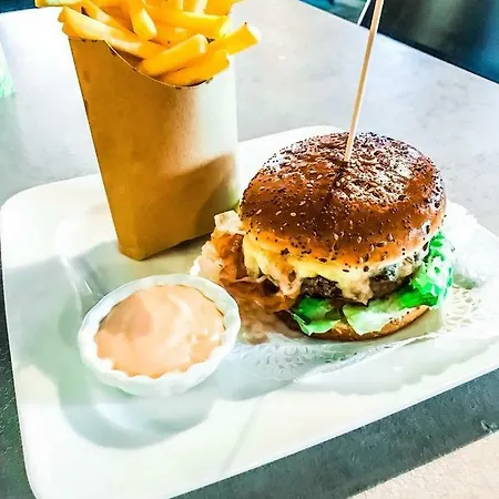 ホテル A L'etrier 2*